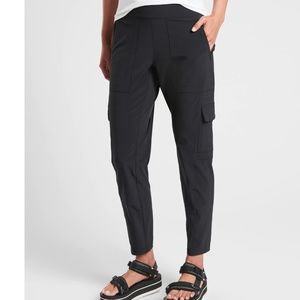 NWOT Athleta Chelsea Cargo Pants Black
